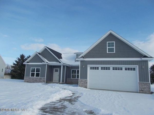 1090 Seneca Drive, Wauseon, OH 43567