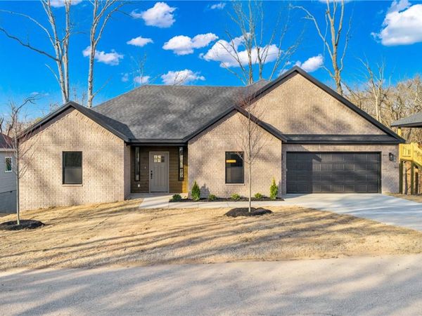 4 Bridlington Drive , Bella Vista, AR 72714