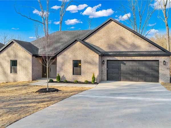 4 Bridlington Drive, Bella Vista, AR 72714
