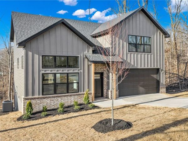 8 York Drive, Bella Vista, AR 72714