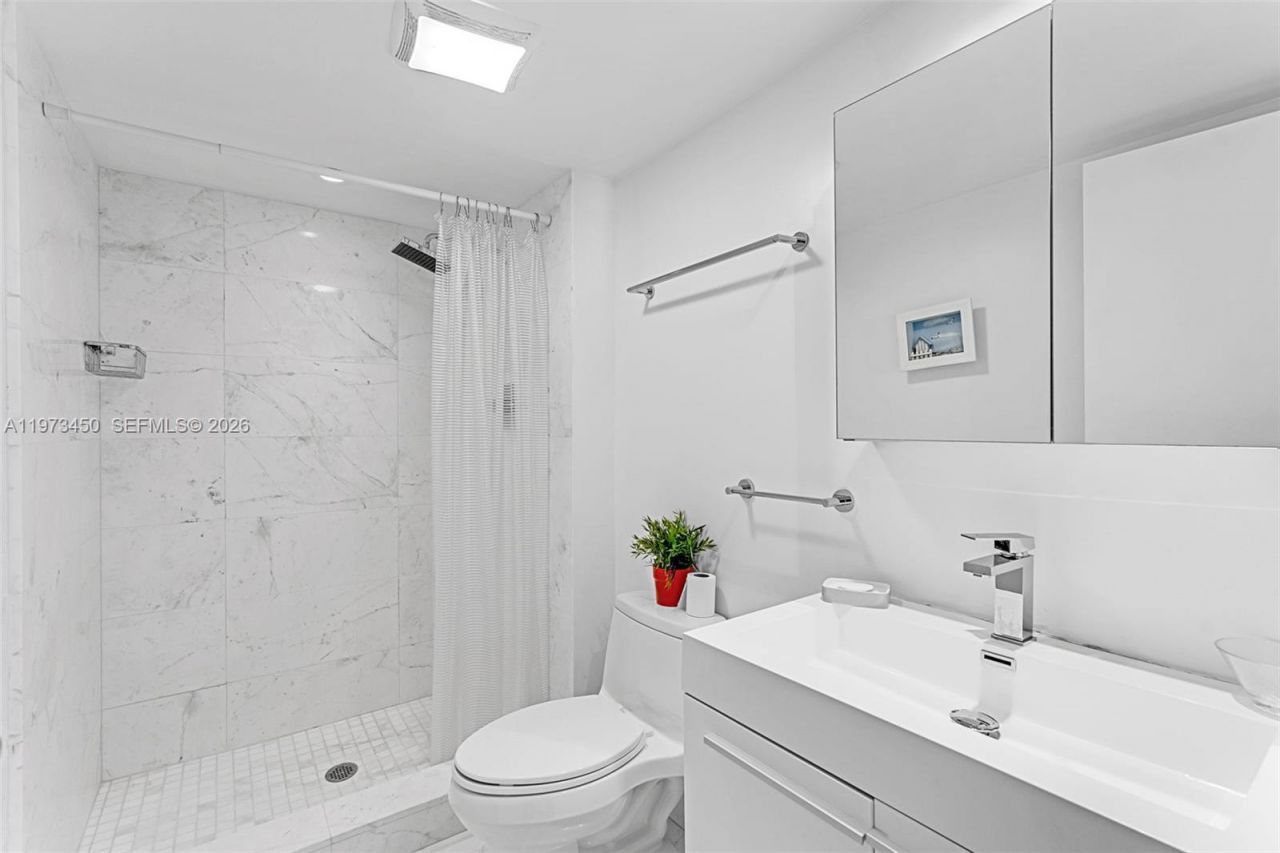 100 Bayview Dr, Unit 2007, Sunny Isles Beach, FL 33160 Photo