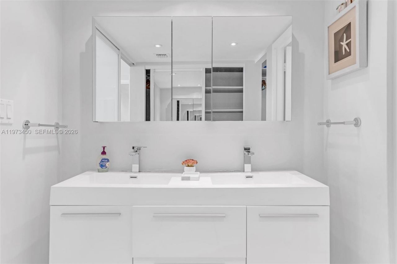 100 Bayview Dr, Unit 2007, Sunny Isles Beach, FL 33160 Photo