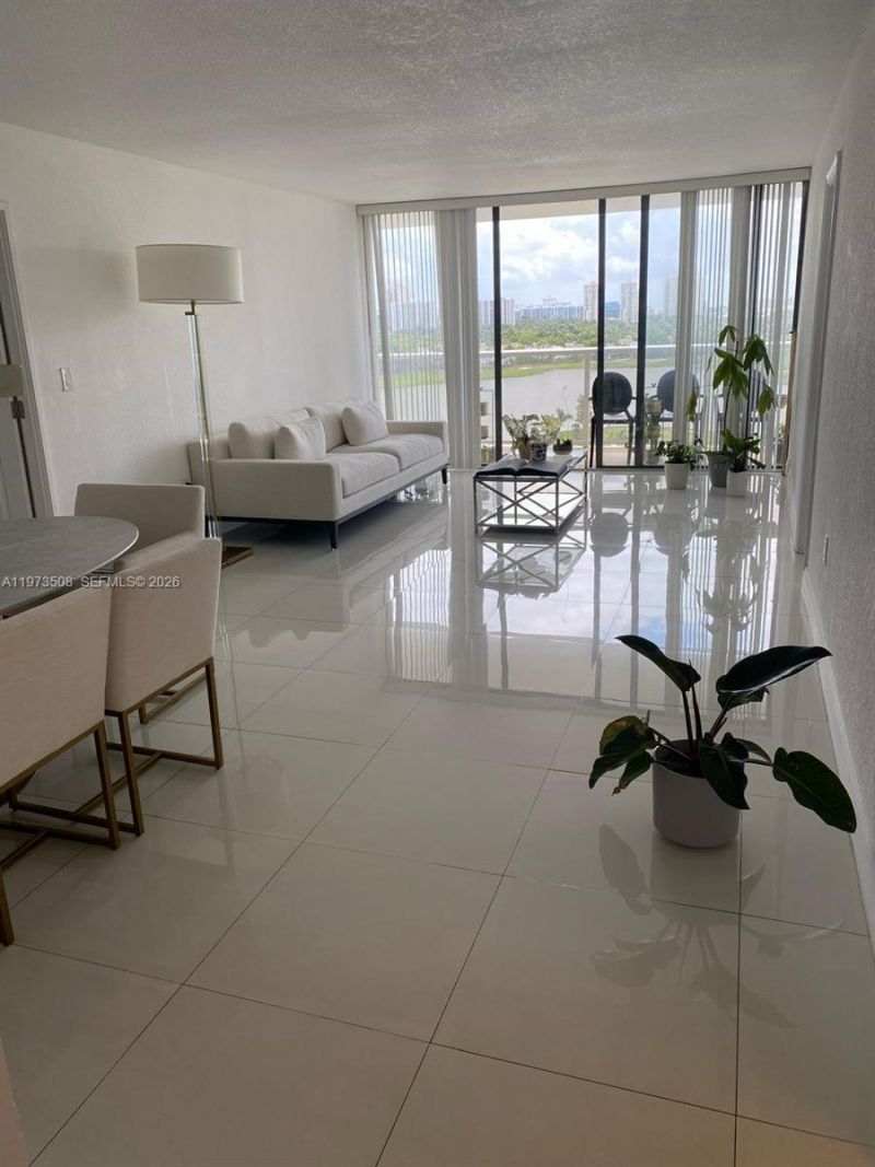 3731 N Country Club Dr , Unit 1124, Aventura, FL 33180 Photo