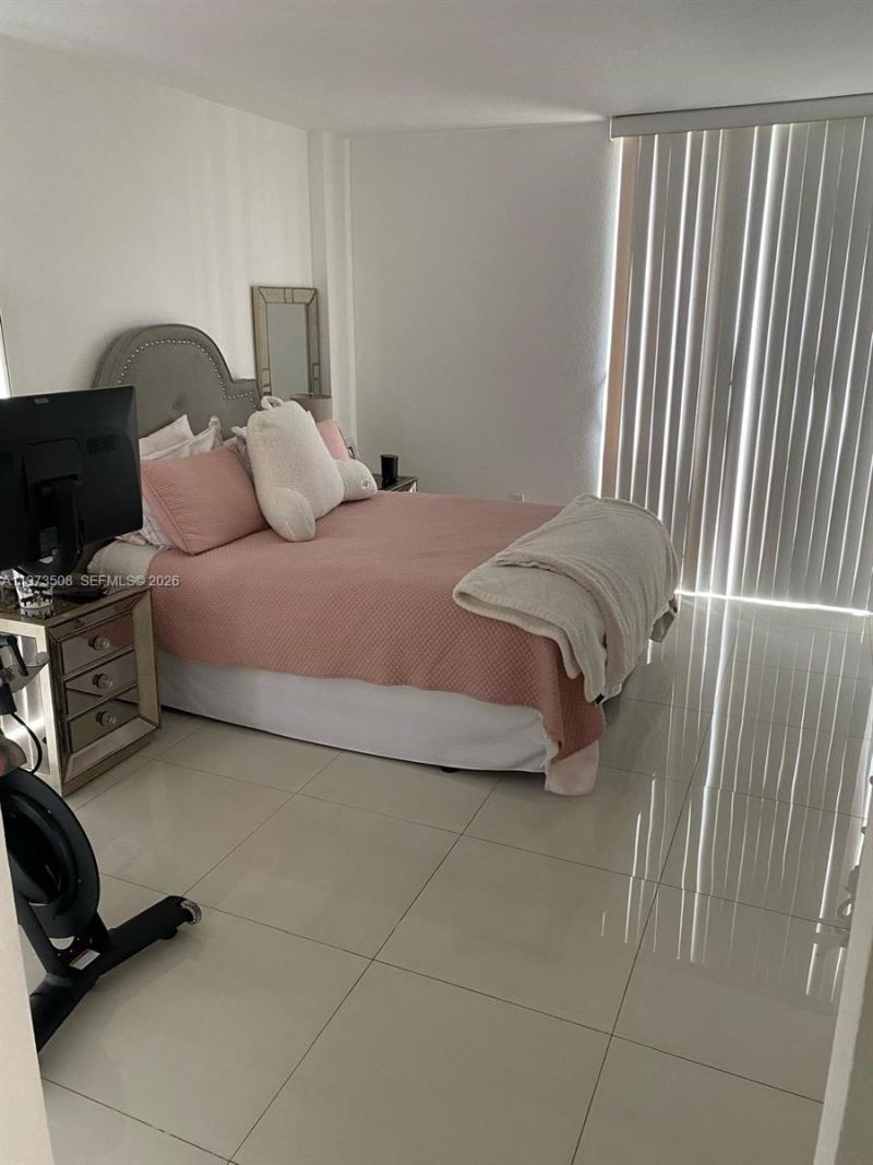 3731 N Country Club Dr , Unit 1124, Aventura, FL 33180 Photo