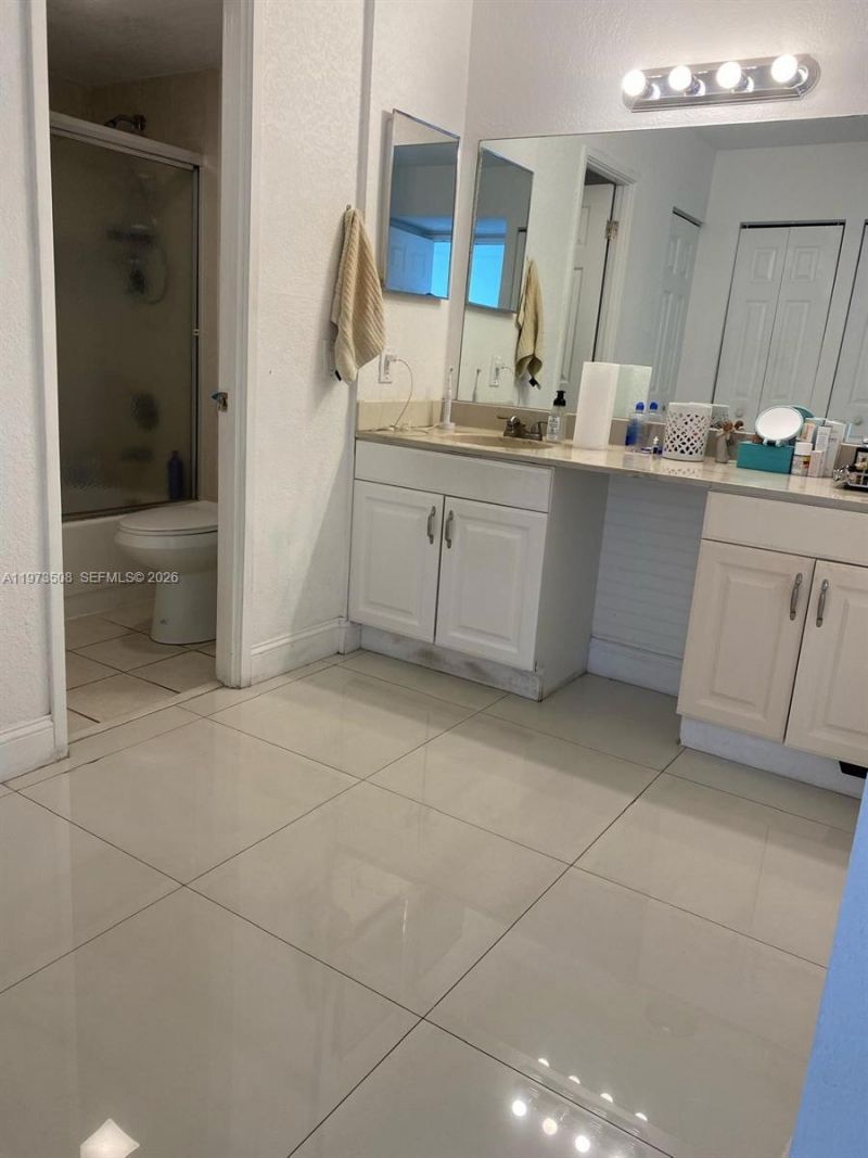 3731 N Country Club Dr , Unit 1124, Aventura, FL 33180 Photo