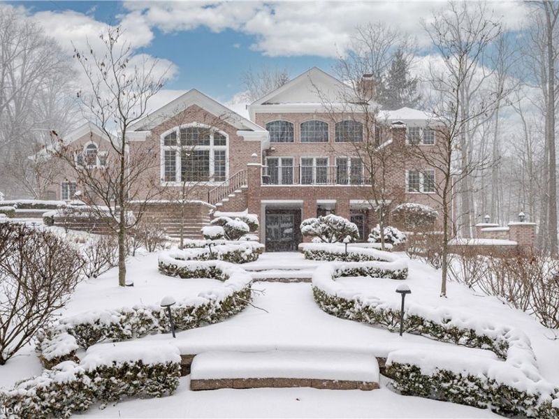 2140 County Line Road, Gates Mills, OH 44040 Photo 2