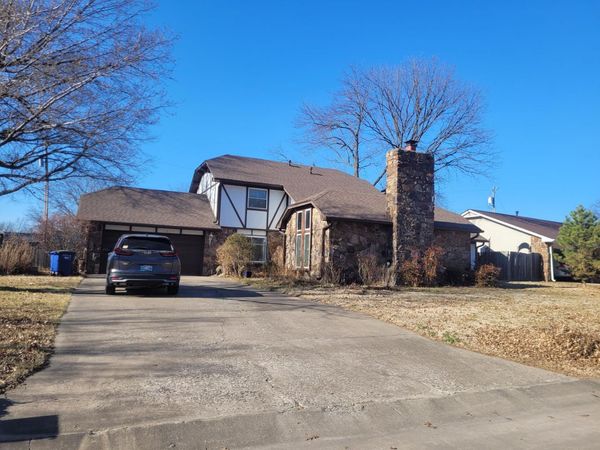 1614 Camelot Place , Miami, OK 74354