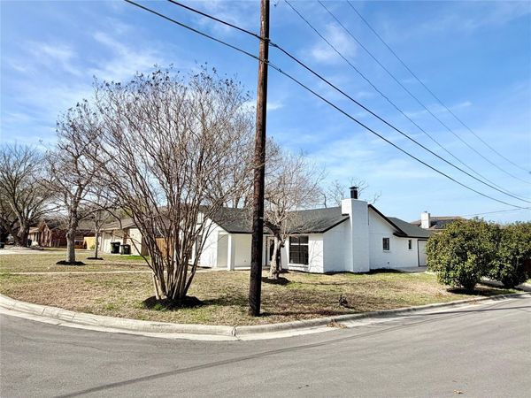 1504 Parkview LN, San Marcos, TX 78666