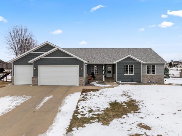701 Carnoustie Place SE, Pine Island, MN 55963