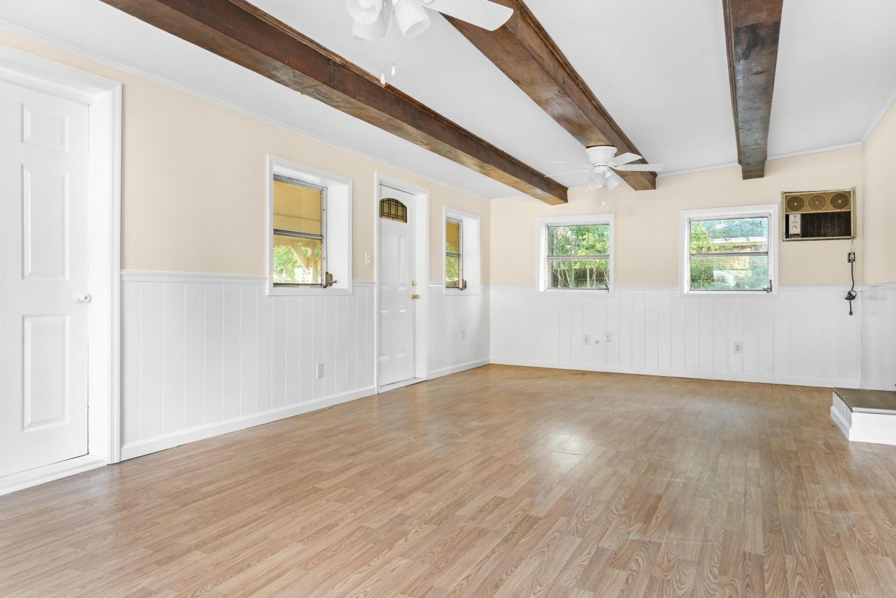 1136 Lakeshore Drive Photo 12