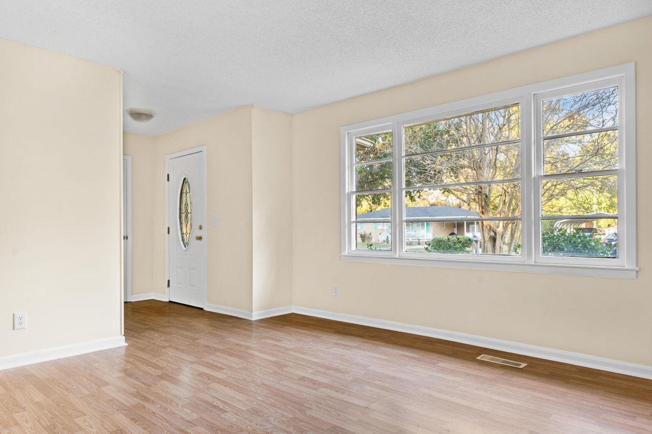 1136 Lakeshore Drive Photo 5