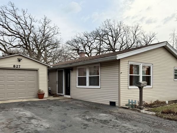 827 Monroe Avenue , Carpentersville, IL 60110