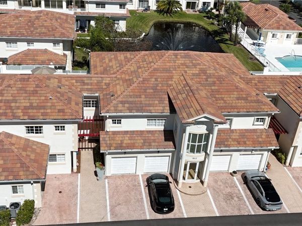 512 7th Square, Unit 201, Vero Beach, FL 32962