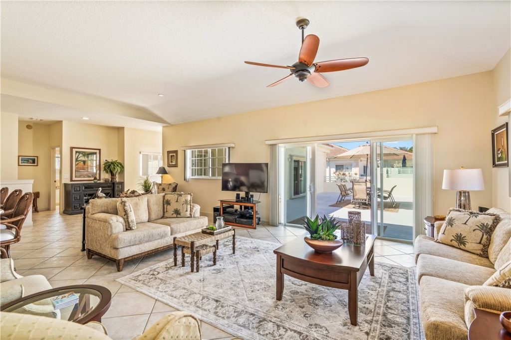 512 7th Square, Unit 201, Vero Beach, FL 32962 Photo