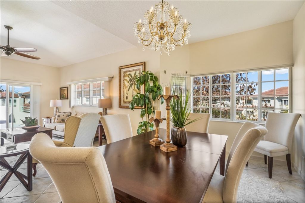 512 7th Square, Unit 201, Vero Beach, FL 32962 Photo