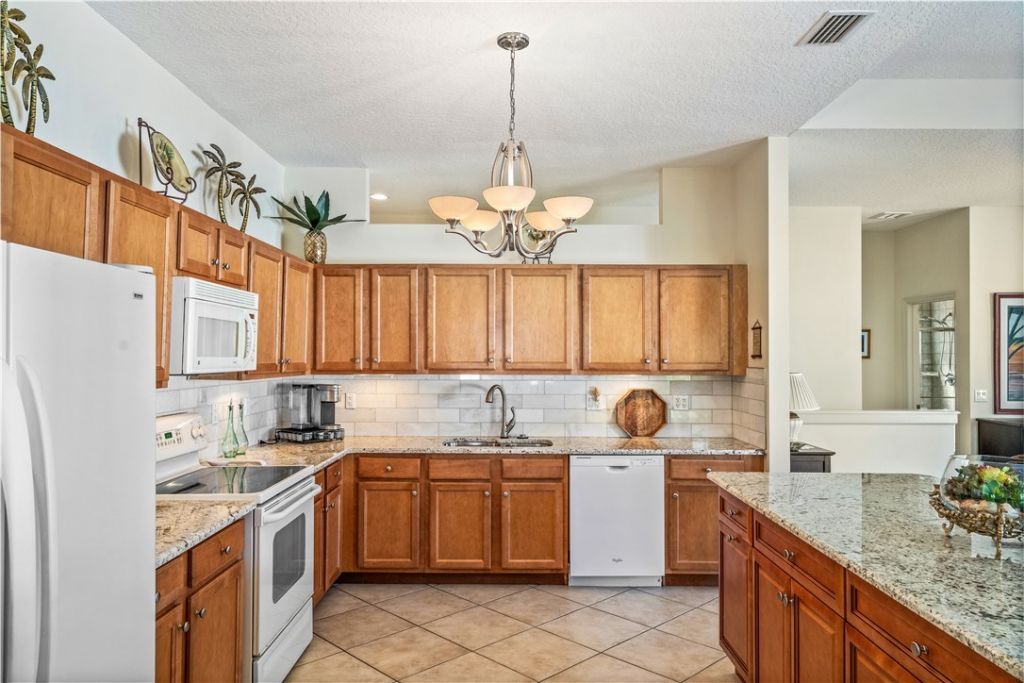512 7th Square, Unit 201, Vero Beach, FL 32962 Photo