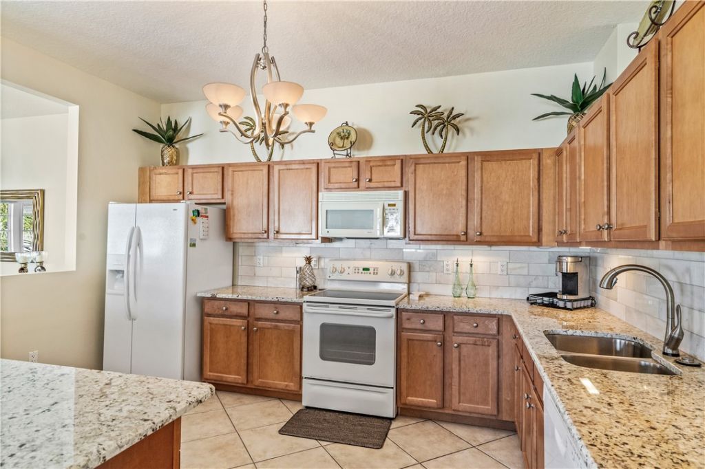 512 7th Square, Unit 201, Vero Beach, FL 32962 Photo