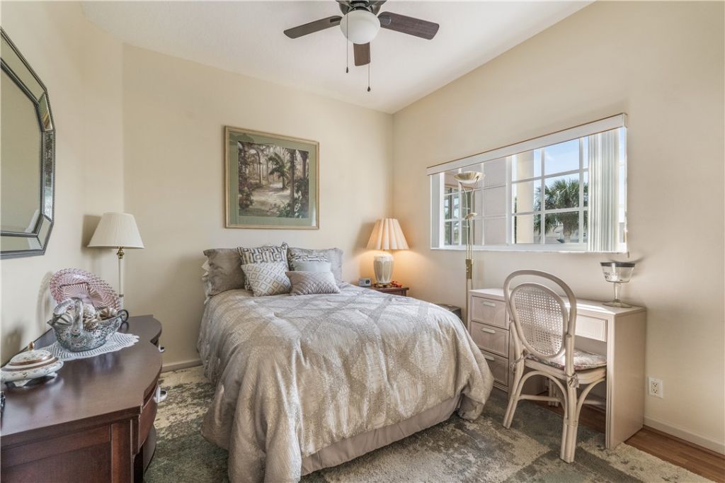 512 7th Square, Unit 201, Vero Beach, FL 32962 Photo