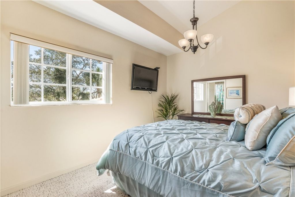 512 7th Square, Unit 201, Vero Beach, FL 32962 Photo