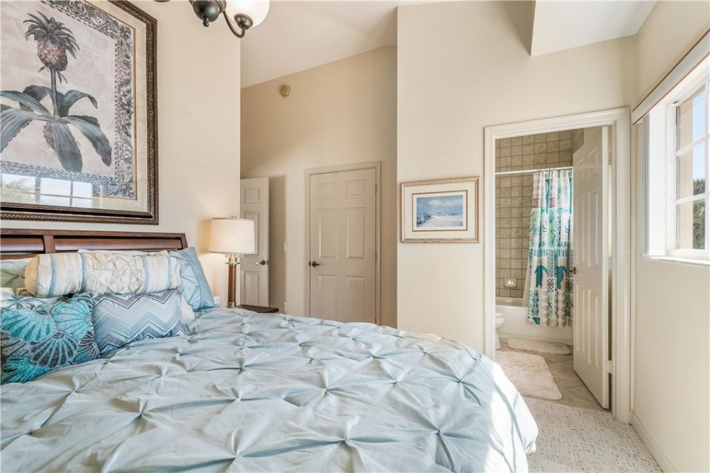 512 7th Square, Unit 201, Vero Beach, FL 32962 Photo