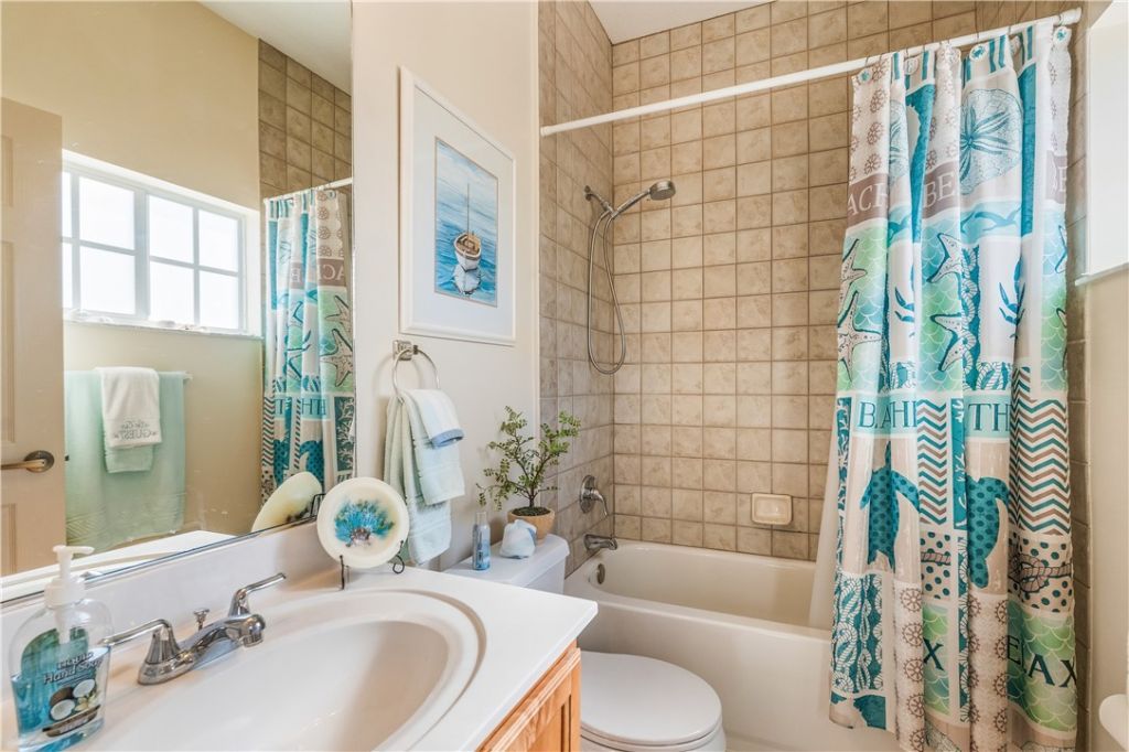512 7th Square, Unit 201, Vero Beach, FL 32962 Photo