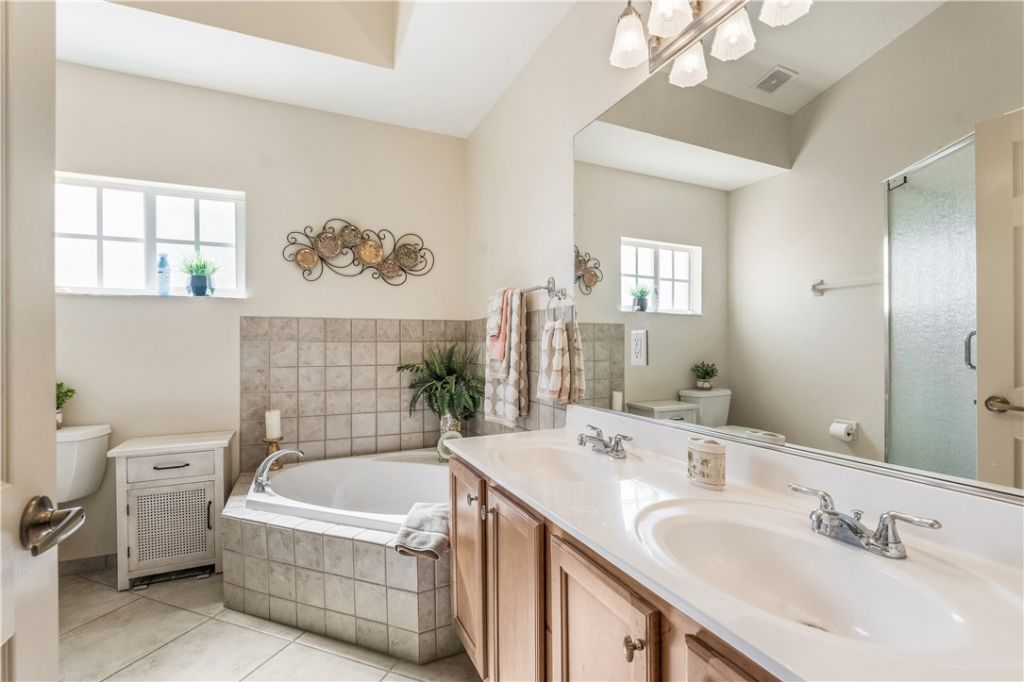 512 7th Square, Unit 201, Vero Beach, FL 32962 Photo