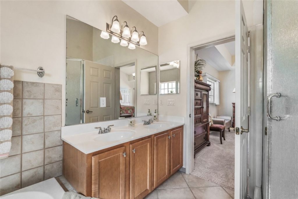 512 7th Square, Unit 201, Vero Beach, FL 32962 Photo