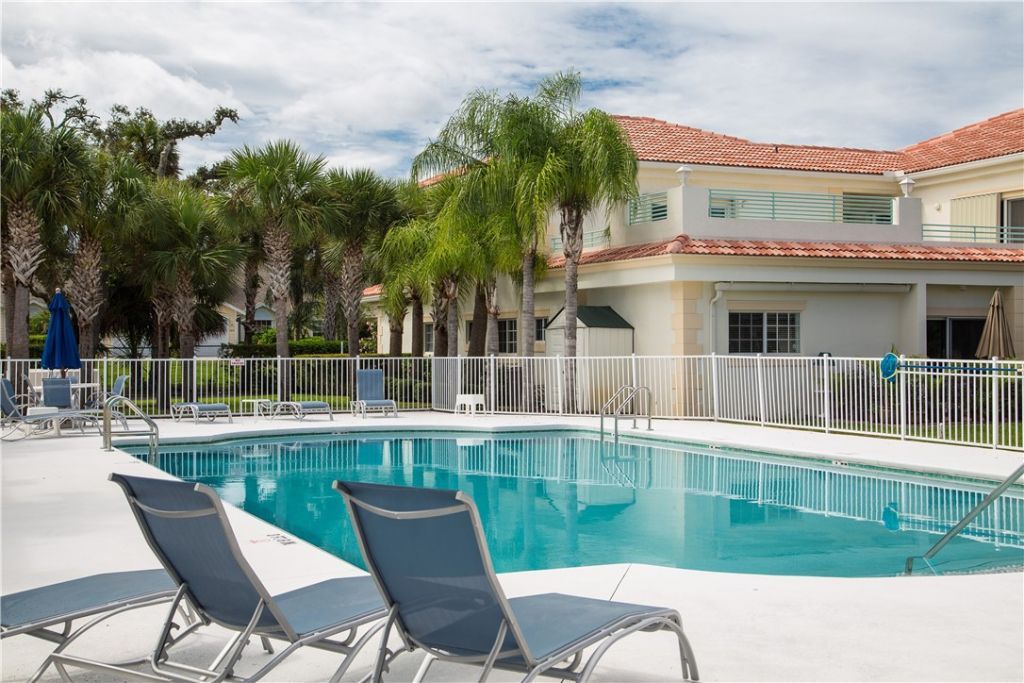 512 7th Square, Unit 201, Vero Beach, FL 32962 Photo