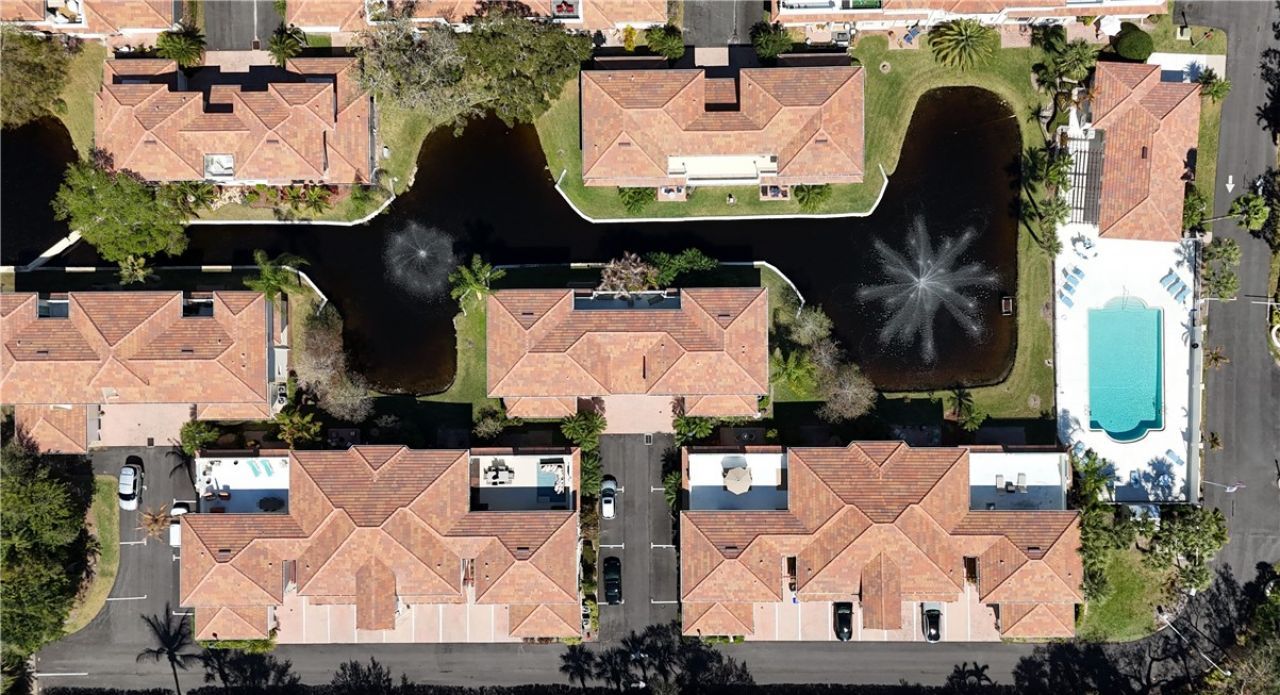 512 7th Square, Unit 201, Vero Beach, FL 32962 Photo