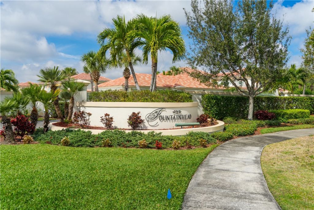 512 7th Square, Unit 201, Vero Beach, FL 32962 Photo