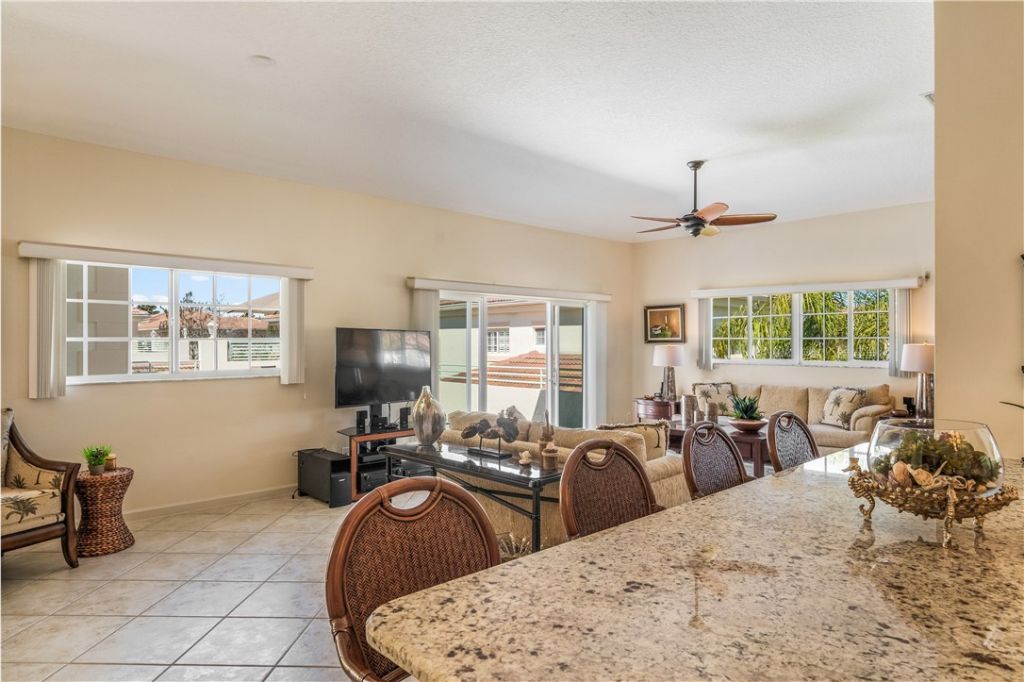 512 7th Square, Unit 201, Vero Beach, FL 32962 Photo