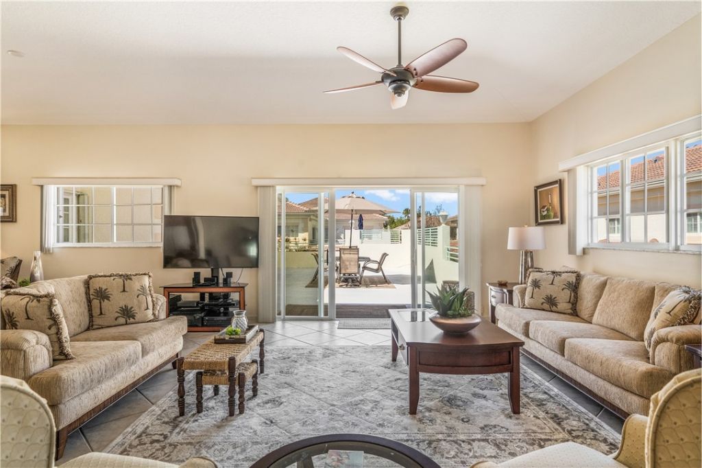 512 7th Square, Unit 201, Vero Beach, FL 32962 Photo