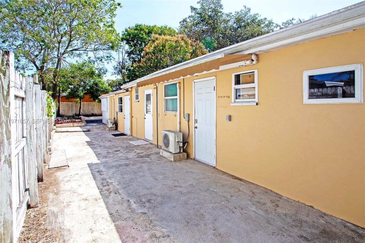 11 NE 21st St, Pompano Beach, FL 33060 Photo