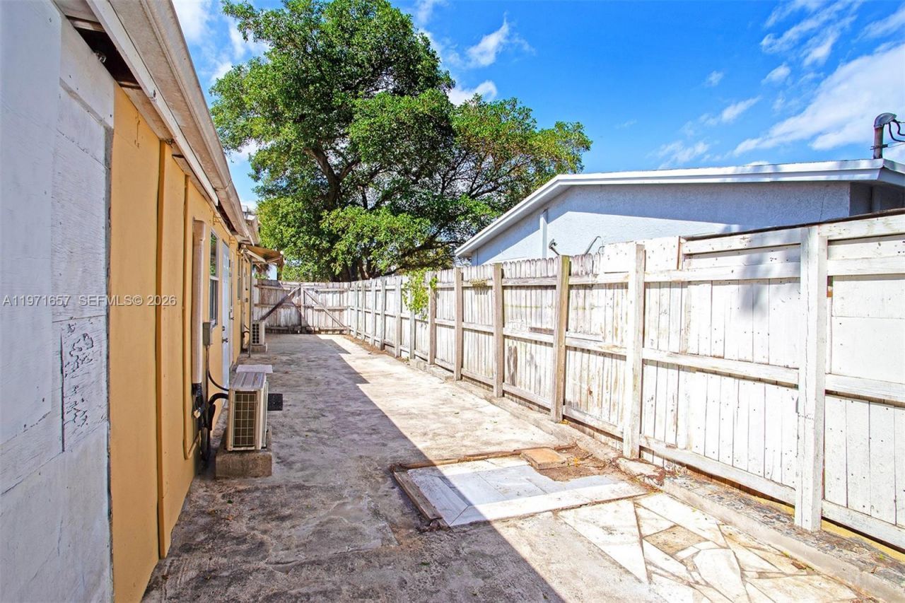 11 NE 21st St, Pompano Beach, FL 33060 Photo