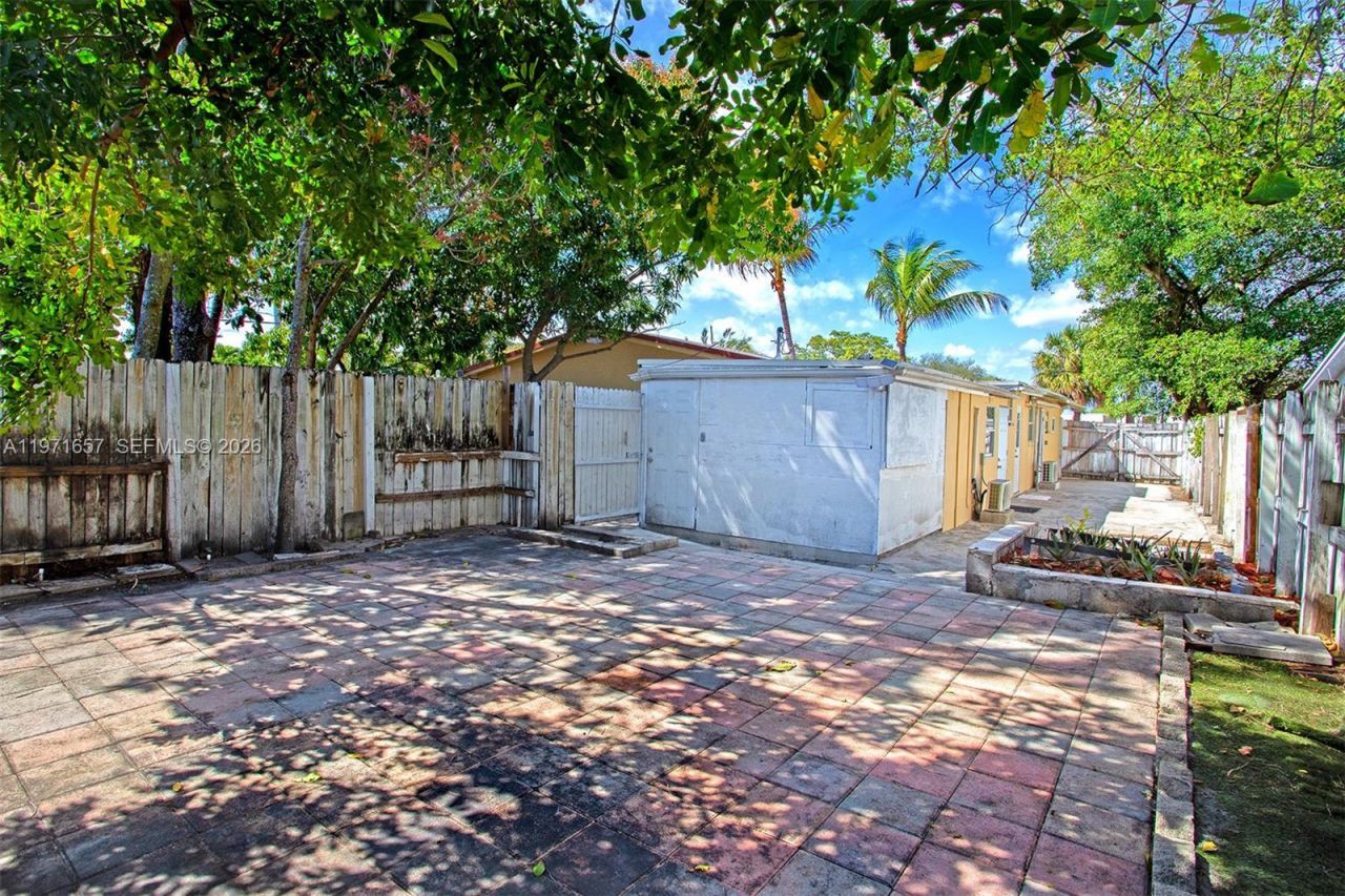 11 NE 21st St, Pompano Beach, FL 33060 Photo