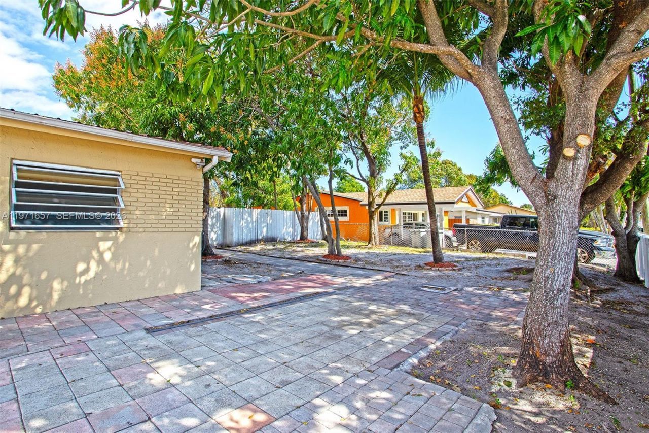 11 NE 21st St, Pompano Beach, FL 33060 Photo
