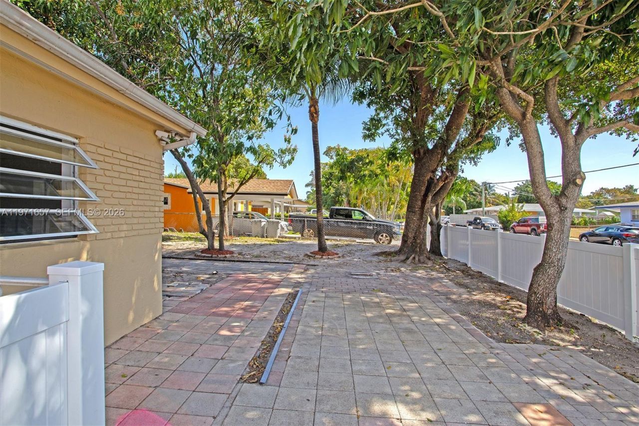 11 NE 21st St, Pompano Beach, FL 33060 Photo