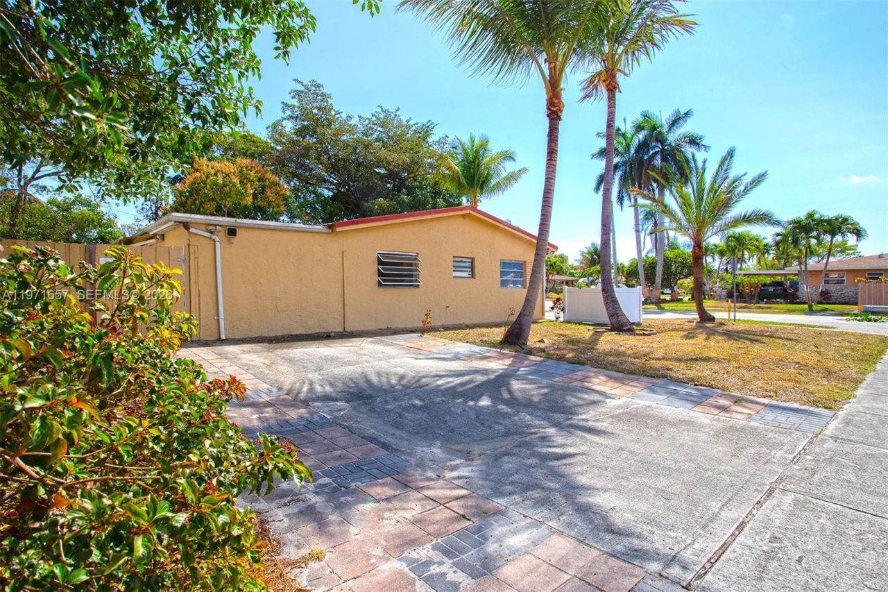 11 NE 21st St, Pompano Beach, FL 33060 Photo