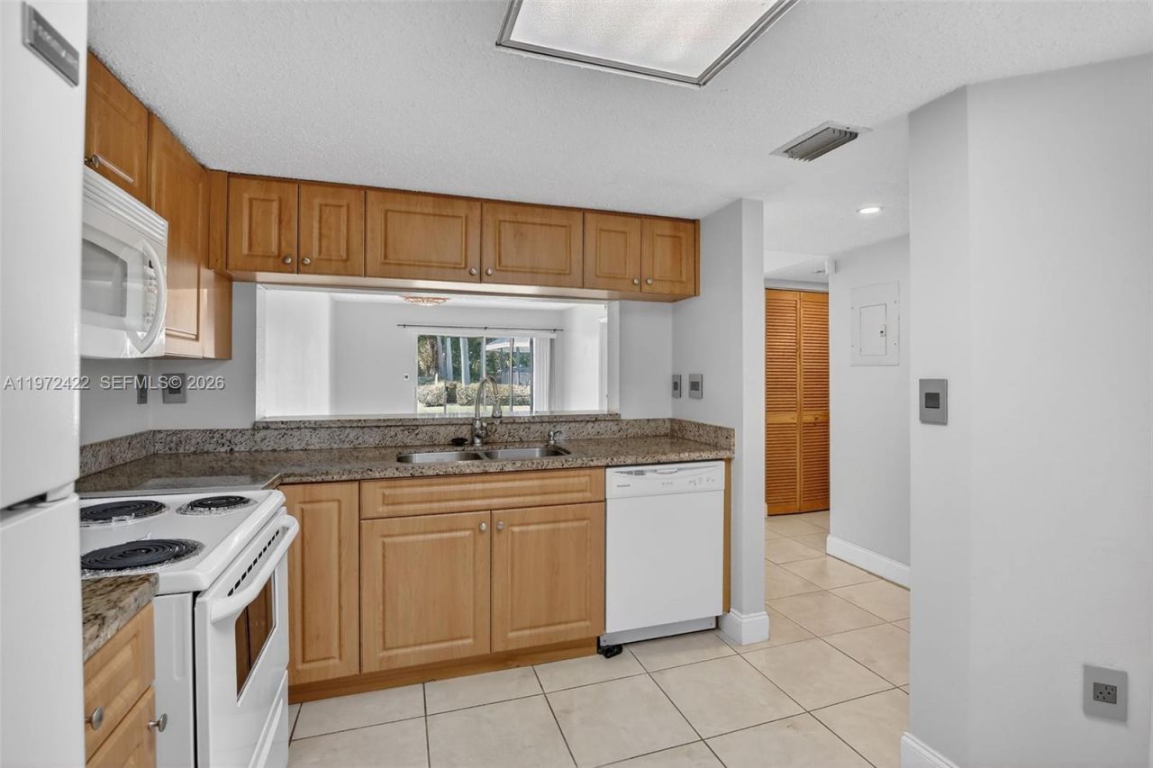 430 SW 113th Way , Unit 430, Pembroke Pines, FL 33025 Photo