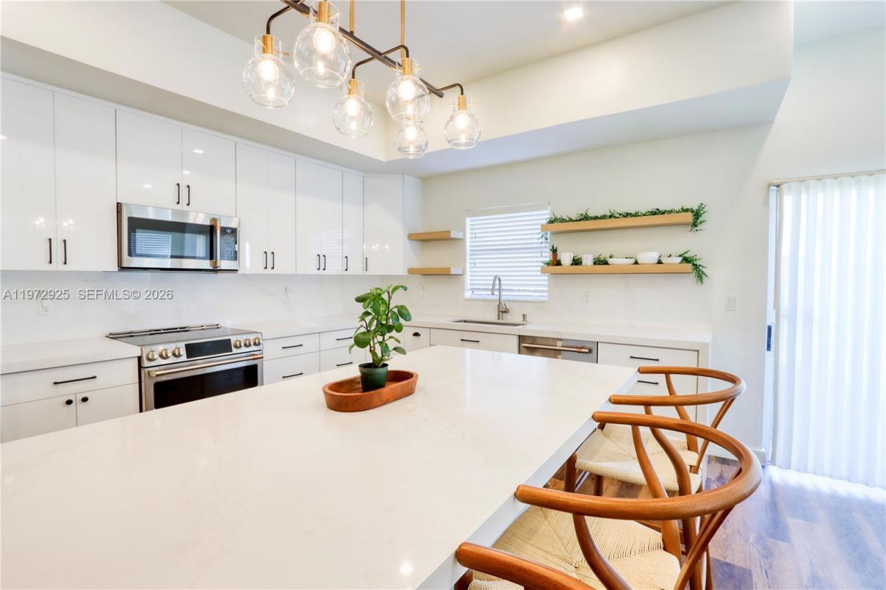 8905 SW 221st Ter , Cutler Bay, FL 33190 Photo