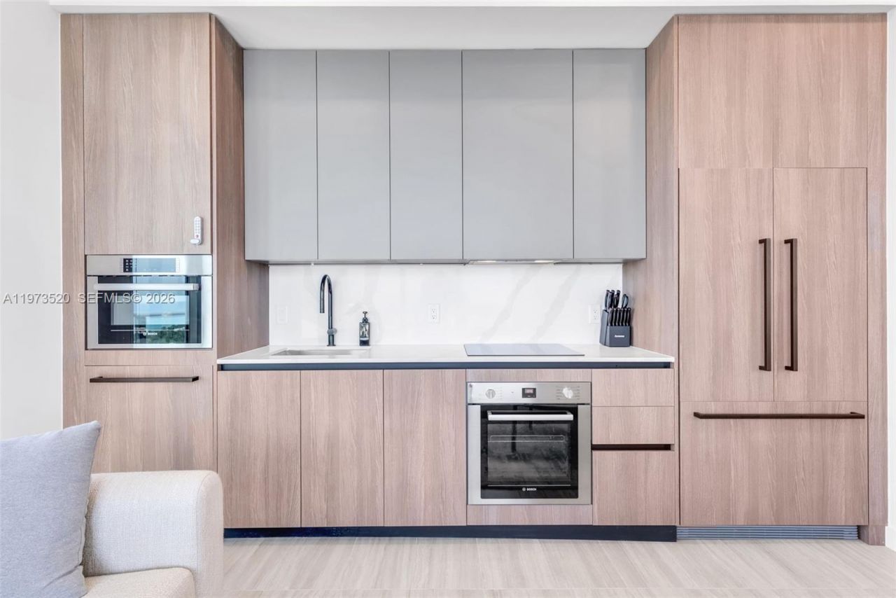 580 72nd St, Unit 1801, Miami Beach, FL 33141 Photo