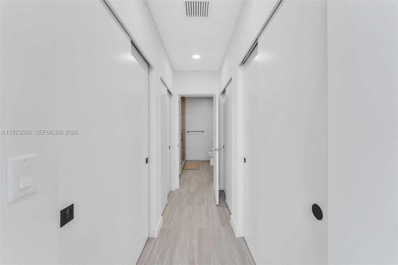 580 72nd St, Unit 1801, Miami Beach, FL 33141 Photo