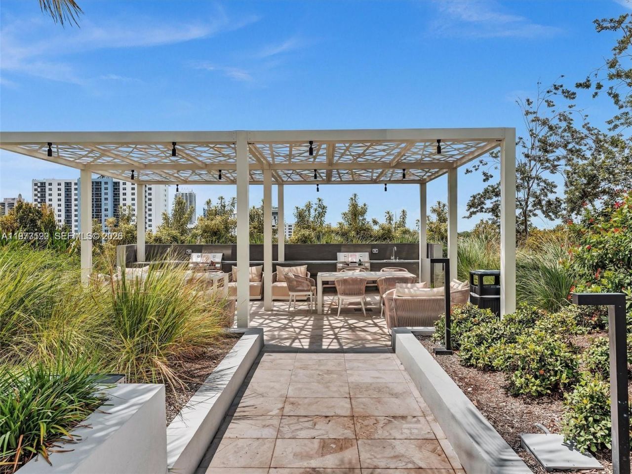 580 72nd St, Unit 1801, Miami Beach, FL 33141 Photo