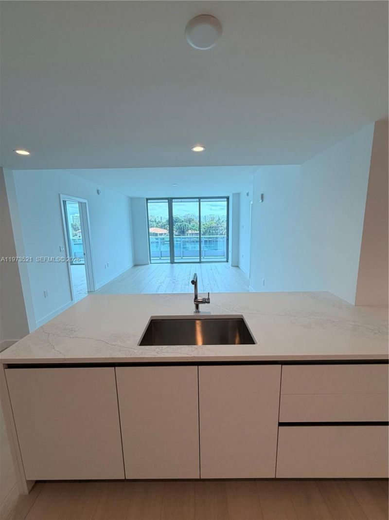 9201 E Bay Harbor Dr, Unit 303, Bay Harbor Islands, FL 33154 Photo