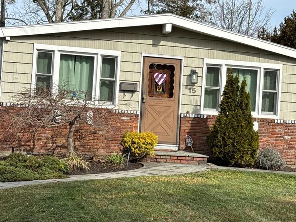 15 Maple Street , West Babylon, NY 11704