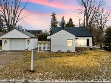 32694 Ruehle Avenue, Warren, MI 48093