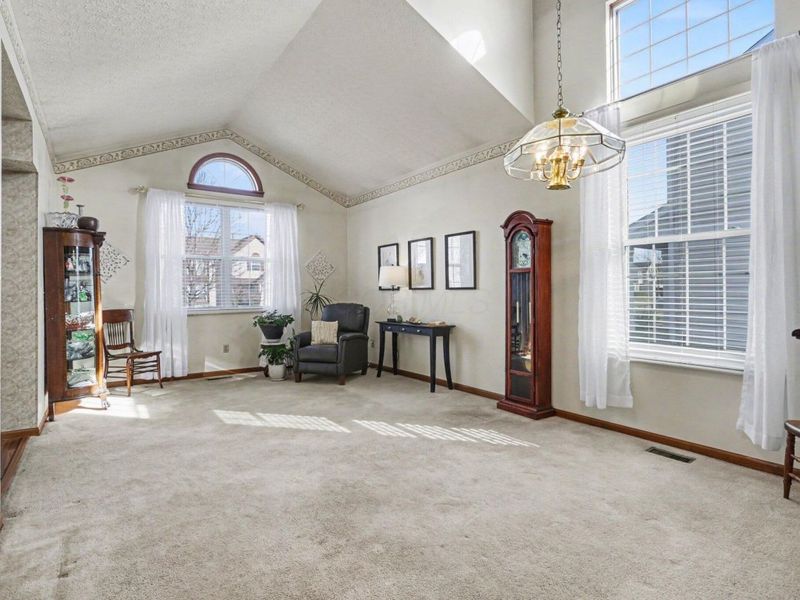 8484 Payson Drive, Lewis Center, OH 43035 Photo 4