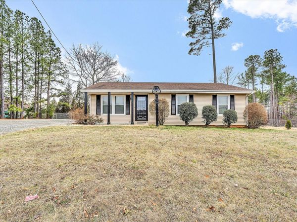 5050 Stewartsville RD , Moneta, VA 24121