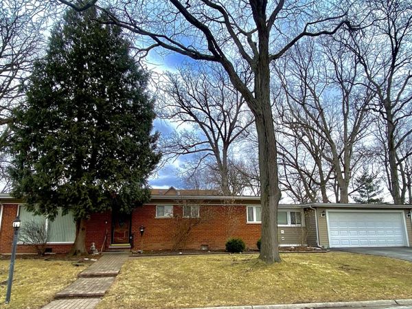 4735 Locust Avenue , Glenview, IL 60025