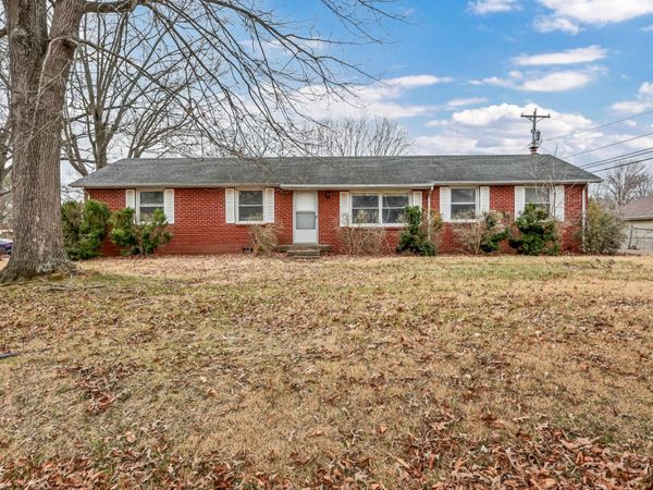 27 Binks Dr, Clarksville, TN 37042